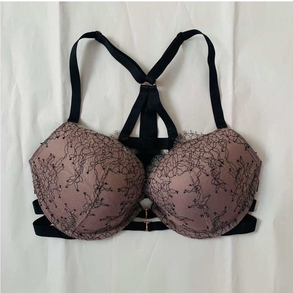 Victoria's Secret // Very Sexy Strappy Lace Push-Up Bra & Thong Set